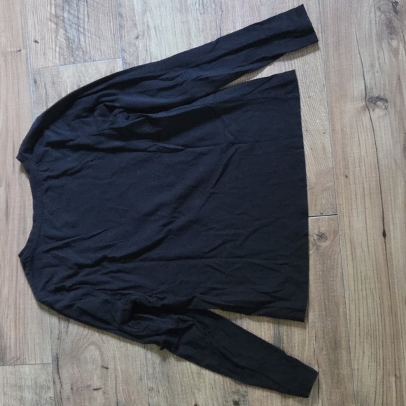 $1 WHEN BUNDLED Black Long Sleeve Shirt with Red Vampire Lips Design - Picture 2 of 4